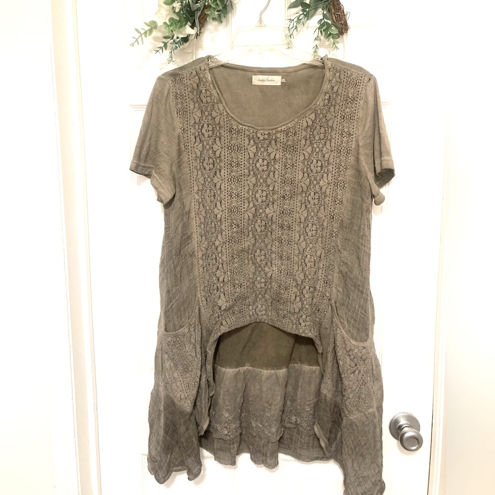Simply Couture Lacey Layered Flowy Top L